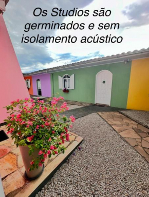 La vita hospedaria studio amarelo
